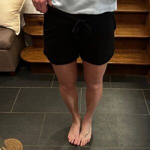 Lou & Grey Black Women Shorts